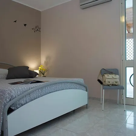 With 2 Bedrooms In Torre Dell'orso, With Furnished Balcony - Appartamento