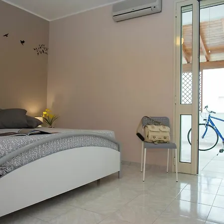 With 2 Bedrooms In Torre Dell'orso, With Furnished Balcony -
